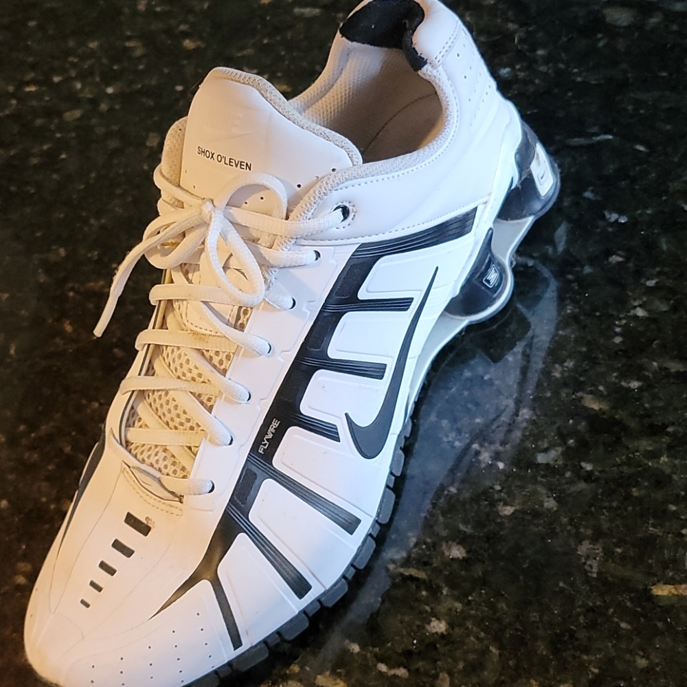 Nike o'leven rare shox white/Navy size 11.5 used